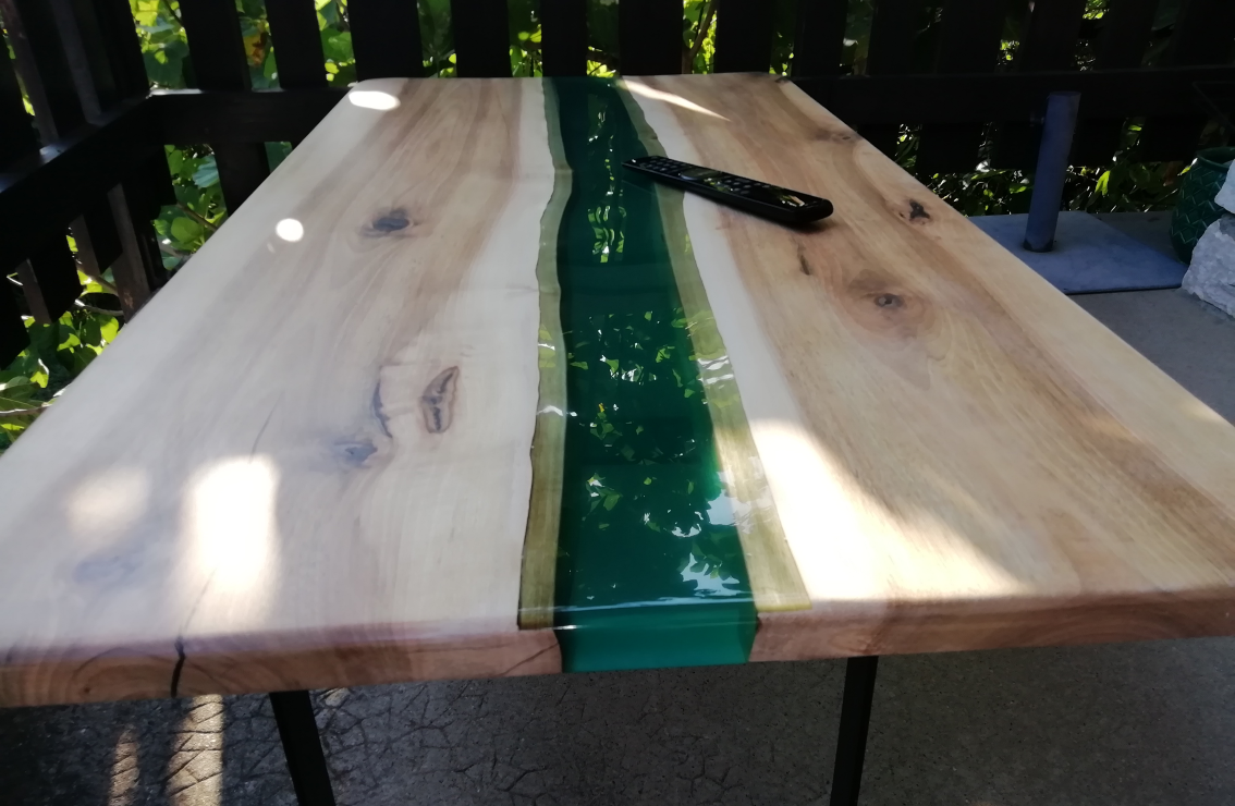 Table d'appoint en résine sable couleur ciment